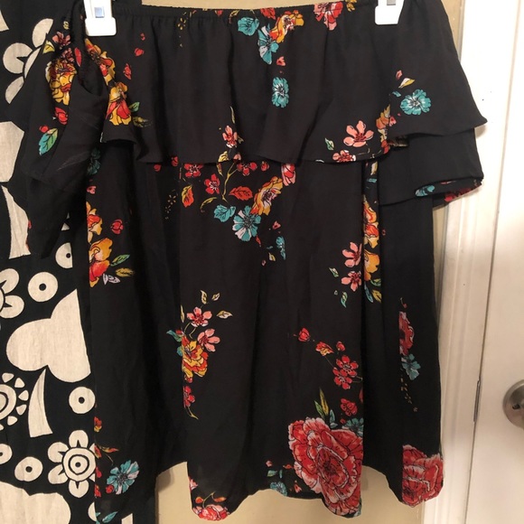 Top - Picture 2 of 4